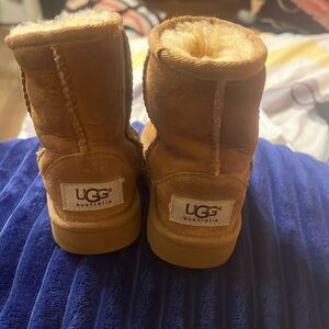 Ugg toddler boots size 6